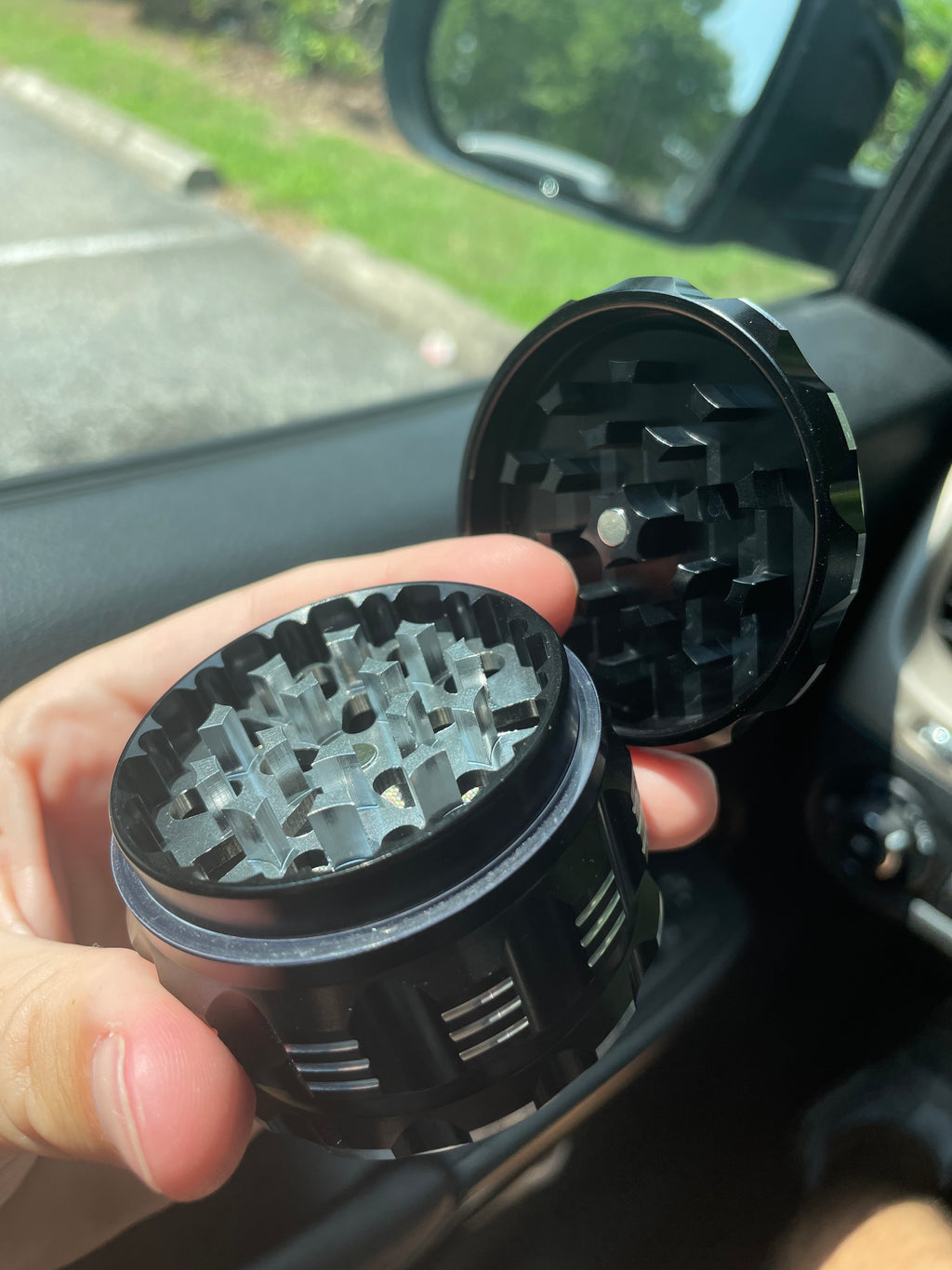 Grizzly 4-Piece Aluminum Grindr